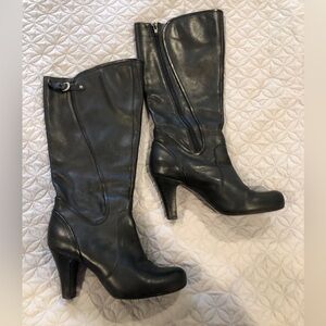 Sz 8 black leather boots wide calf fit classic style